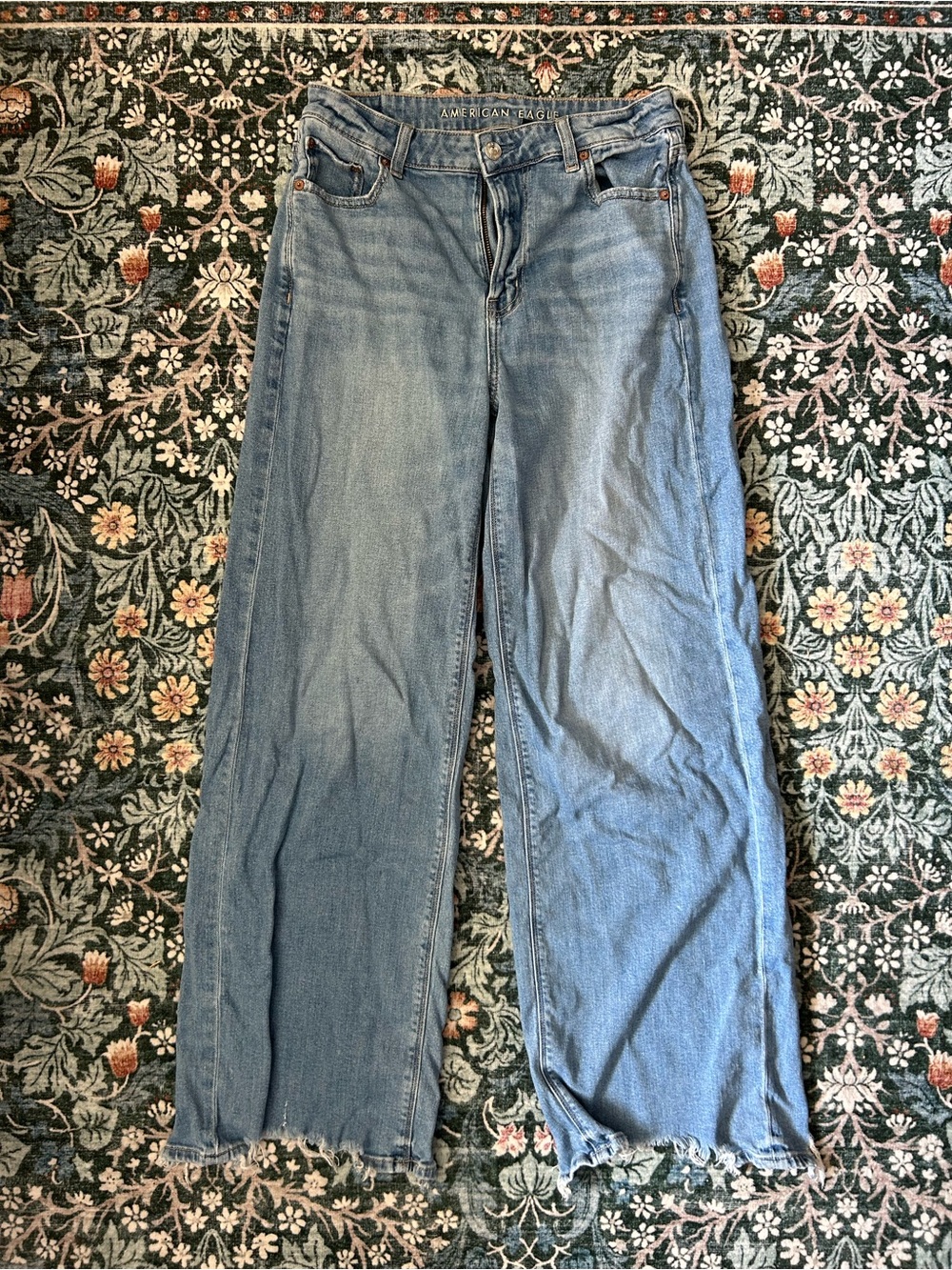 American Eagle Stretch Light-wash Super High-rise Baggy Wide Leg Jeans | 4R